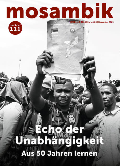 Mosambik Rundbrief 111 mit dem Titelbild von Demonstrierenden in Maputo